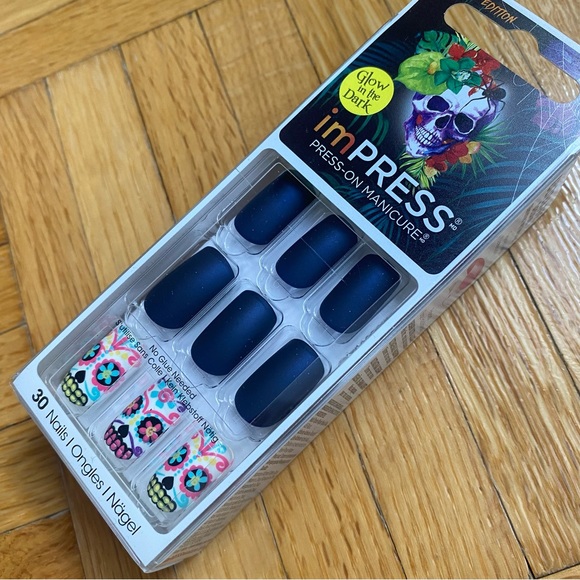 Kiss imPRESS Glow in the Dark Press On Gels Nails - Picture 2 of 3